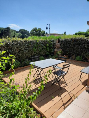 rez de jardin zen, 50 m2, aux portes de l Esterel et proche mer, parking gratuit